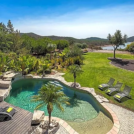 Villa Sleeps 8 Pool Air Con Wifi