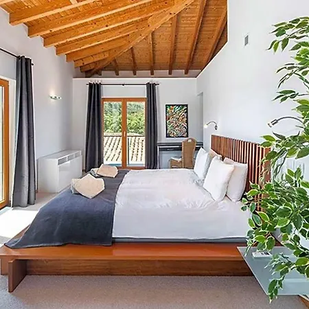 Villa Sleeps 8 Pool Air Con Wifi *