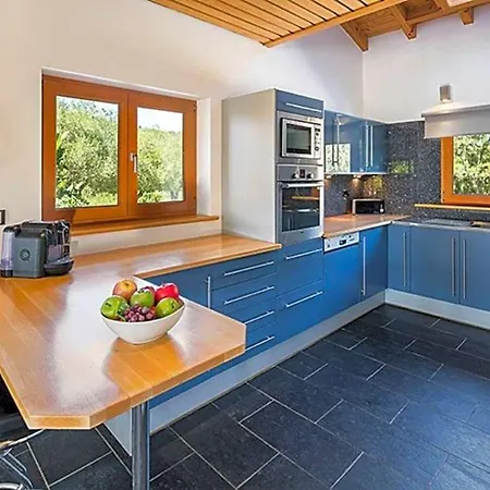 Sleeps 8 Pool Air Con Wifi *